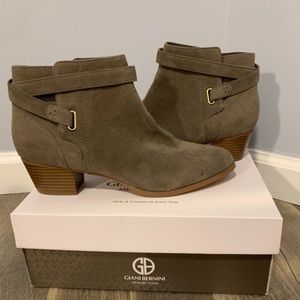 New with tags Giani Bernini Ankle Booties